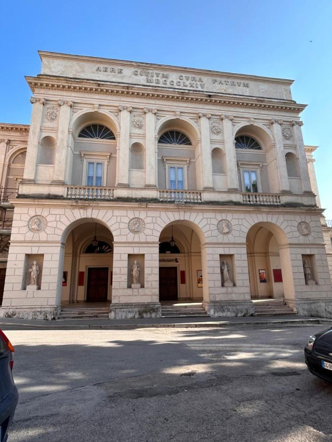 Апартаменты Vicoli E Arte Сполето Экстерьер фото